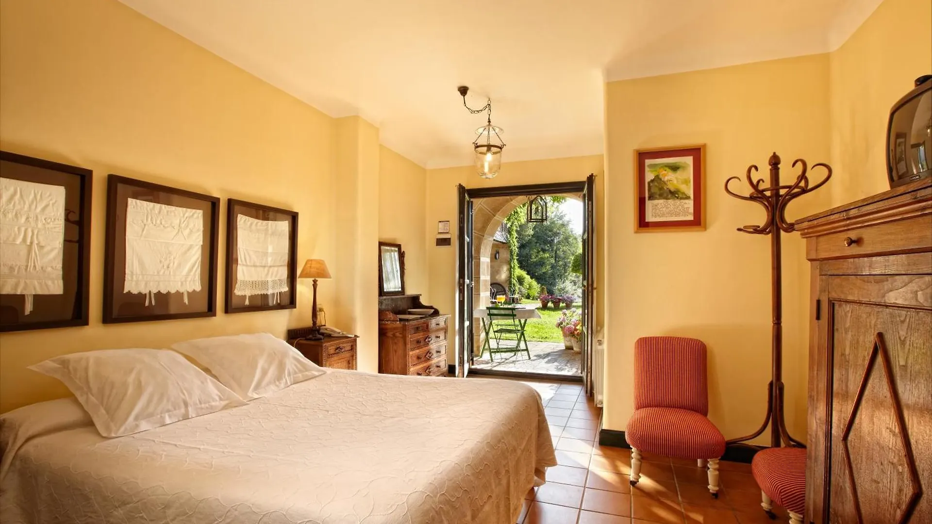 Hotel Ibarra Llantada